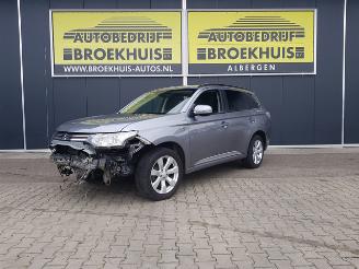 škoda osobní automobily Mitsubishi Outlander 2.0 PHEV Instyle 2013/12