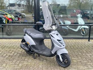 damaged scooters Piaggio  Zip 50 4T 2013/5