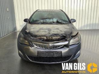 Damaged car Opel Astra Astra J Sports Tourer (PD8/PE8/PF8), Combi, 2010 / 2015 1.4 16V ecoFLEX 2012/6