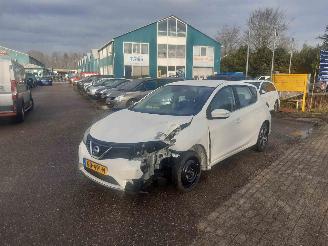 uszkodzony samochody osobowe Nissan Pulsar  2015/4