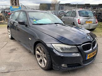 krockskadad bil auto BMW 3-serie  2011/1