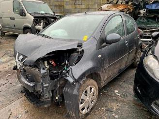 Coche accidentado Peugeot 107 107, Hatchback, 2005 / 2014 1.0 12V 2011/4
