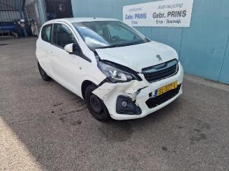 Voiture accidenté Peugeot 108 108, Hatchback, 2014 1.0 12V 2018/4