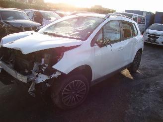 Damaged car Peugeot 2008  2015/1