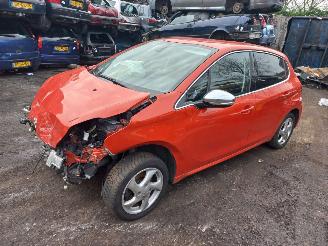 damaged passenger cars Peugeot 208  2017/1
