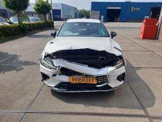 uszkodzony samochody osobowe Volvo V-60 V60 II (ZW), Combi, 2018 2.0 T4 16V 2020/1