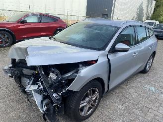 Voiture accidenté Ford Focus Wagon 1.0 Ecoboost Trend Edition Business 2020/3