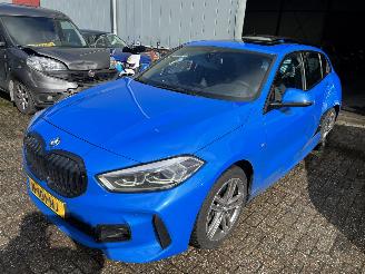 Damaged car BMW 1-serie 118i High Executive Edition Automaat ( Panorama dak ) 2020/3