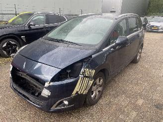 uszkodzony samochody osobowe Peugeot 5008 1.6 HDI  Style  Automaat  ( 7 Persoons ) 2015/10