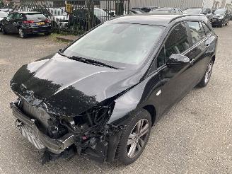 damaged passenger cars Opel Astra Sports Tourer 1.2 Turbo 2021/6