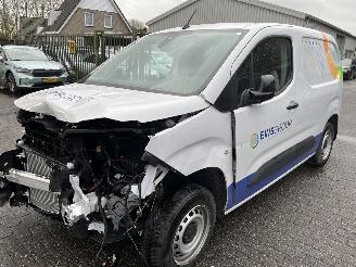 uszkodzony samochody osobowe Peugeot Partner 1.5 HDI Premium 100 S&S  ( 449 Km ) 2023/10