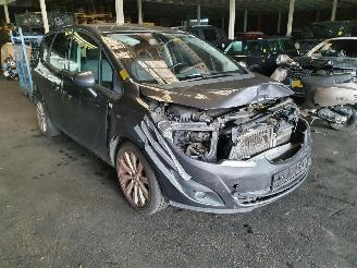 uszkodzony samochody osobowe Opel Meriva 1.4 Turbo Cosmo 2012/6