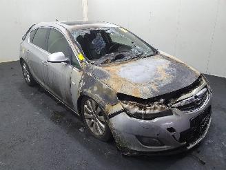 Coche accidentado Opel Astra 1.6 Turbo Sport 2010/3