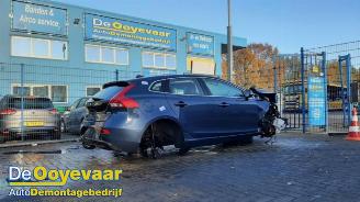 uszkodzony samochody osobowe Volvo V-40 V40 (MV), Hatchback 5-drs, 2012 / 2019 1.6 D2 2013/11