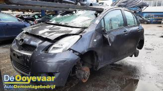 damaged commercial vehicles Toyota Yaris Yaris II (P9), Hatchback, 2005 / 2014 1.33 16V Dual VVT-I 2009/3