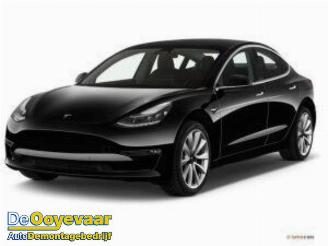 Voiture accidenté Tesla Model 3 Model 3, Sedan, 2017 EV AWD 2019/9