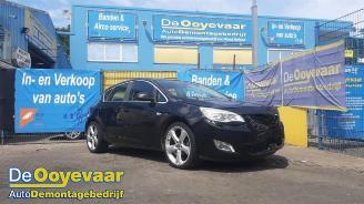 Voiture accidenté Opel Astra Astra J (PC6/PD6/PE6/PF6), Hatchback 5-drs, 2009 / 2015 1.4 Turbo 16V 2010/8
