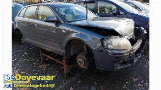 Voiture accidenté Audi A3 A3 Sportback (8PA), Hatchback 5-drs, 2004 / 2013 1.6 FSI 16V 2005/6
