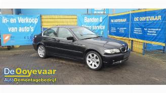 uszkodzony samochody osobowe BMW 3-serie 3 serie (E46/4), Sedan, 1997 / 2005 320i 24V 2001/10
