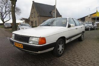 Voiture accidenté Audi 100 5 CILINDER BENZINE AIRCO 1984/2