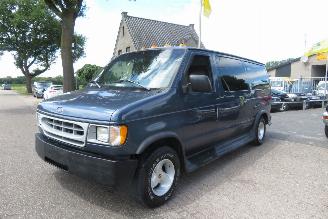 Vaurioauto  commercial vehicles Ford USA Econoline 4.6 V8 DUBBELE CABINE BENZINE + LPG 1998/9