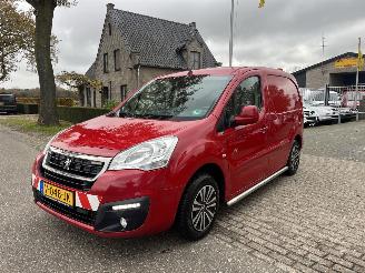 Unfallwagen Peugeot Partner 120 1.6 BlueHDi 100 L1 Premium Pack, navigatie, airco, pdc, enz enz 2017/10