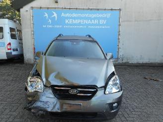 Damaged car Kia Carens Carens III (FG) MPV 2.0i CVVT 16V (G4KA) [106kW]  (09-2006/03-2013) 2010/9