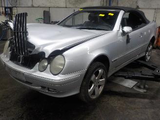 Coche siniestrado Mercedes CLK CLK (R208) Cabrio 2.0 200K Evo 16V (M111.956) [120kW]  (06-2000/03-200=
2) 2001/8
