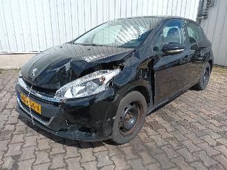Damaged car Peugeot 208 208 I (CA/CC/CK/CL) Hatchback 1.6 Blue HDi 100 (DV6FD(BHY)) [73kW]  (0=
1-2015/12-2019) 2015/10