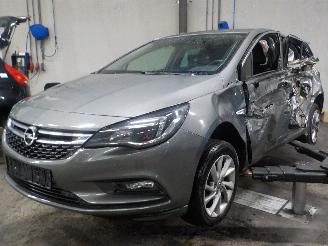 Voiture accidenté Opel Astra Astra K Hatchback 5-drs 1.6 CDTI 110 16V (B16DTE(Euro 6)) [81kW]  (06-=
2015/12-2022) 2016/10