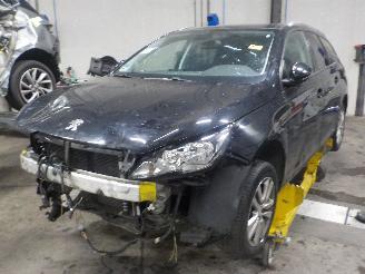 demontáž osobní automobily Peugeot 308 308 SW (L4/L9/LC/LJ/LR) Combi 5-drs 1.6 BlueHDi 120 (DV6FC(BHZ)) [88kW=
]  (03-2014/12-2021) 2015/10