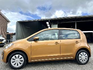 Auto incidentate Volkswagen Up 1.0 BMT 60pk high up! 5drs - airco - cruise - stoelverw - city safety system - regensensor - luxe uitvoering 2017/7