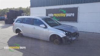 damaged passenger cars Opel Astra Astra H SW (L35), Combi, 2004 / 2014 1.6 16V Twinport 2010/1