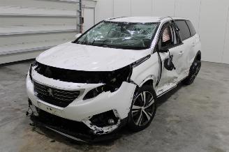 Damaged car Peugeot 5008  2017/5