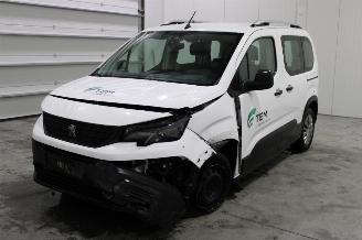 Damaged car Peugeot Rifter  2019/3