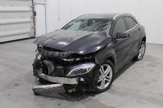 Coche accidentado Mercedes GLA 220 2016/6
