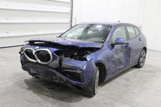 damaged commercial vehicles BMW 1-serie 118 2022/10