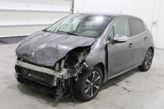 damaged commercial vehicles Peugeot 208  2019/4