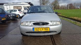 uszkodzony samochody osobowe Ford Fiesta Fiesta IV/V Hatchback 1.25 16V (DHA) [55kW]  (08-1995/01-2002) 1998/2