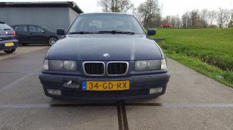 Auto incidentate BMW 3-serie 3 serie Compact (E36/5) Hatchback 316i (M43-B19(194E1)) [77kW]  (12-1998/08-2000) 2000/9