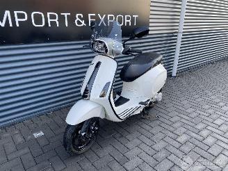 Avarii scootere Vespa  SPRINT - PAINTDAMAGE SPUITSCHADE 2020/1