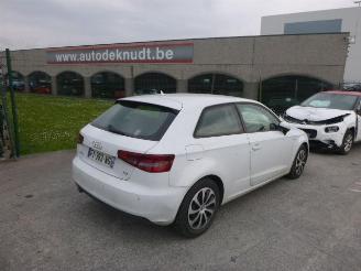 krockskadad bil auto Audi A3 1.6 TDI 2014/6