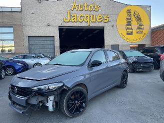 uszkodzony samochody osobowe Fiat Tipo 1.4I 2018/4