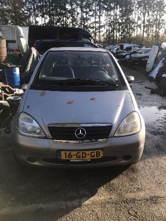 uszkodzony samochody osobowe Mercedes A-klasse A 140 2000/9