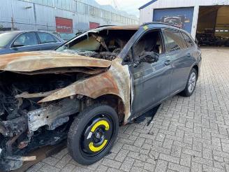 dañado vehículos comerciales Volkswagen Golf  2022/7