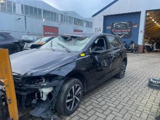 damaged passenger cars Volkswagen Polo Polo VI (AW1), Hatchback 5-drs, 2017 1.0 TSI 12V 2018