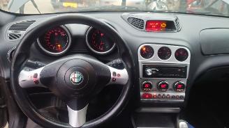 Alfa Romeo 156 SW 2.0 16v JTS 937A1 grijs 639 onderdelen picture 15